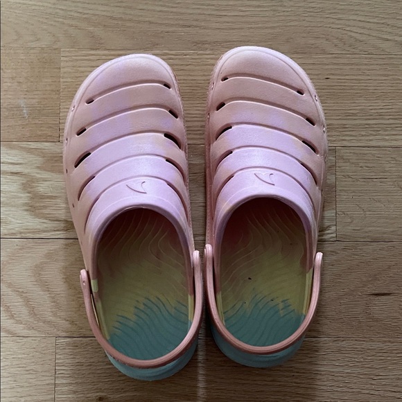 Rugged Shark Other - Crocs Kids' Lightweight Pink Slip-On Clog size 4